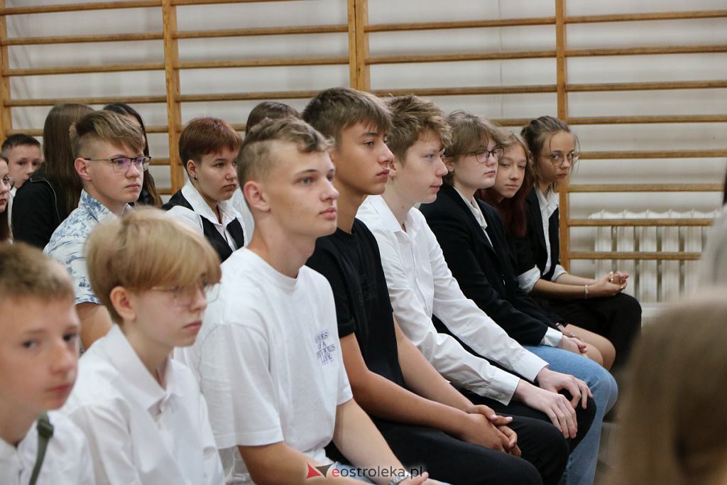 Rozpoczęcie roku szkolnego w ZSZ nr 3 w Ostrołęce [01.09.2022] - zdjęcie #14 - eOstroleka.pl