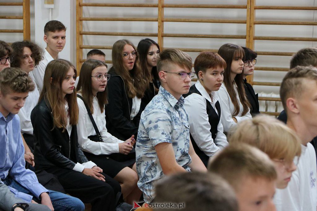Rozpoczęcie roku szkolnego w ZSZ nr 3 w Ostrołęce [01.09.2022] - zdjęcie #13 - eOstroleka.pl