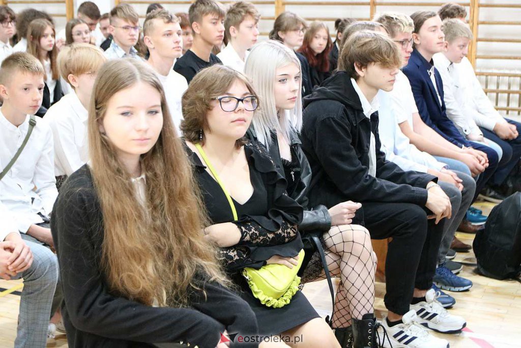Rozpoczęcie roku szkolnego w ZSZ nr 3 w Ostrołęce [01.09.2022] - zdjęcie #12 - eOstroleka.pl