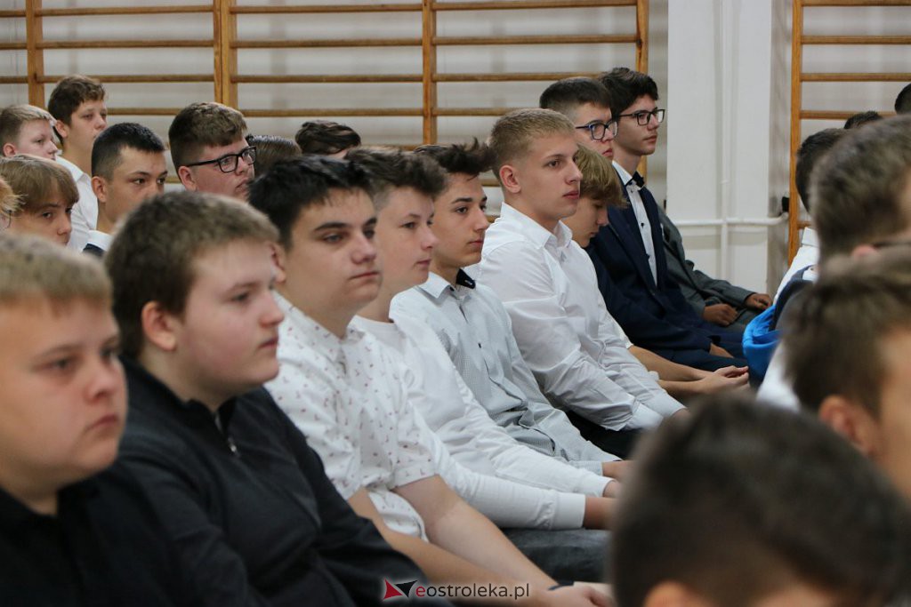 Rozpoczęcie roku szkolnego w ZSZ nr 3 w Ostrołęce [01.09.2022] - zdjęcie #8 - eOstroleka.pl