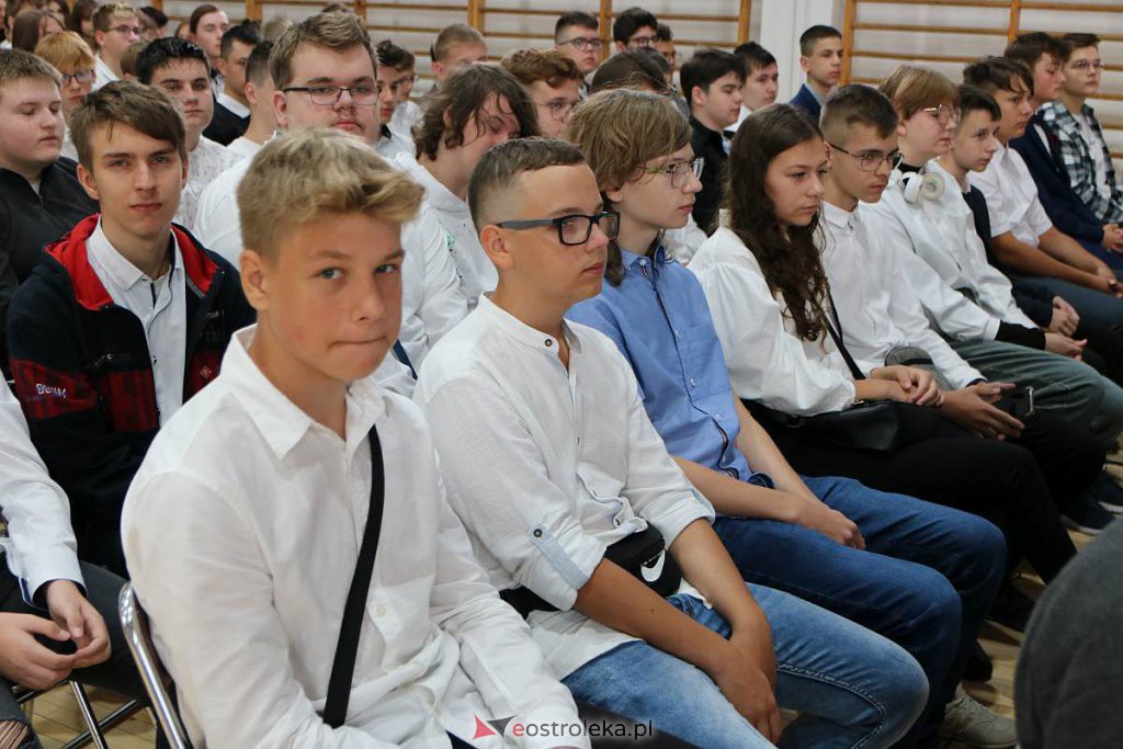 Rozpoczęcie roku szkolnego w ZSZ nr 3 w Ostrołęce [01.09.2022] - zdjęcie #6 - eOstroleka.pl
