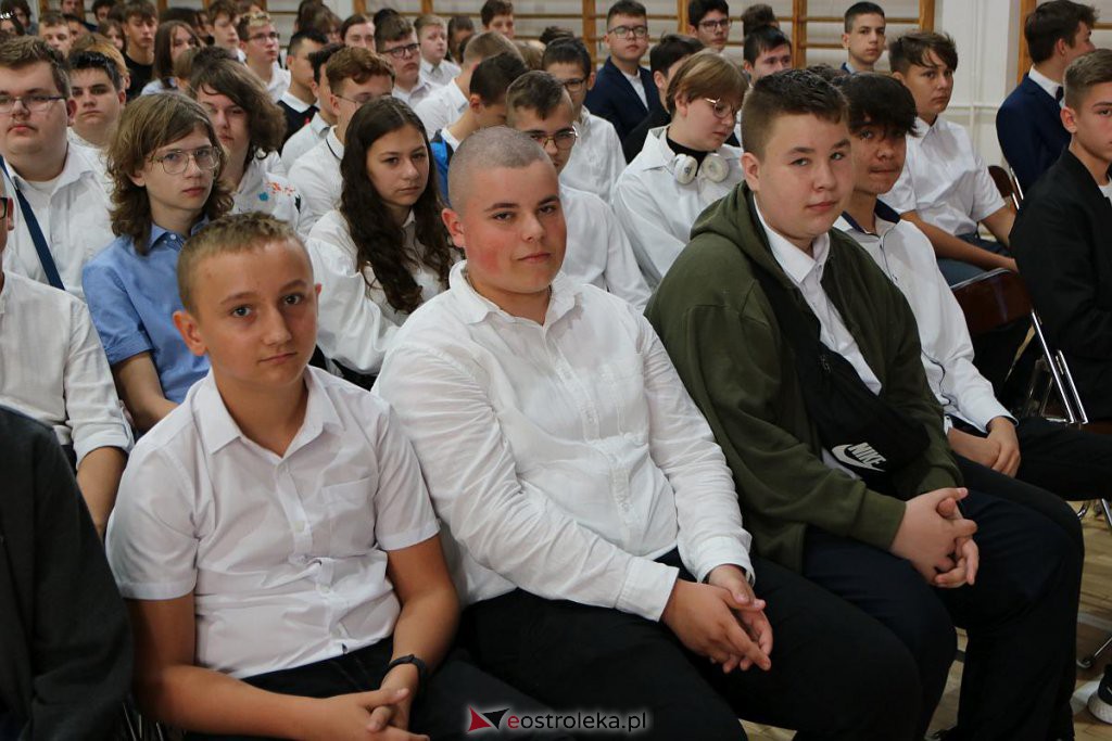 Rozpoczęcie roku szkolnego w ZSZ nr 3 w Ostrołęce [01.09.2022] - zdjęcie #3 - eOstroleka.pl