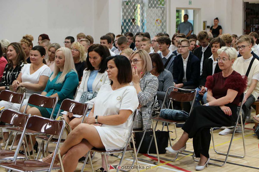 Rozpoczęcie roku szkolnego w ZSZ nr 3 w Ostrołęce [01.09.2022] - zdjęcie #1 - eOstroleka.pl