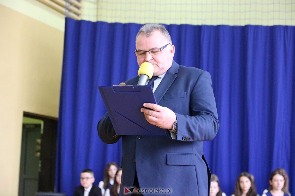 Rozpoczęcie roku szkolnego w SP nr 1 [01.09.2022] - zdjęcie #73 - eOstroleka.pl