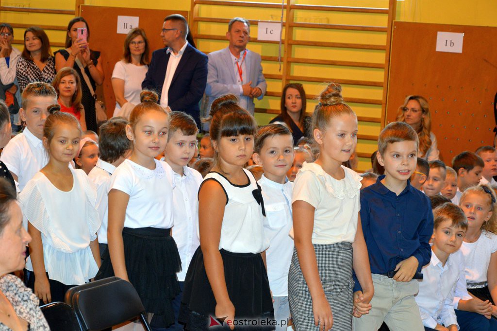 Rozpoczęcia roku szkolnego w SP 3 [01.09.2022] - zdjęcie #19 - eOstroleka.pl