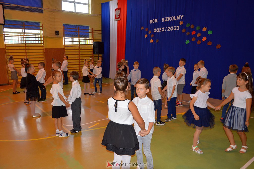 Rozpoczęcia roku szkolnego w SP 3 [01.09.2022] - zdjęcie #18 - eOstroleka.pl