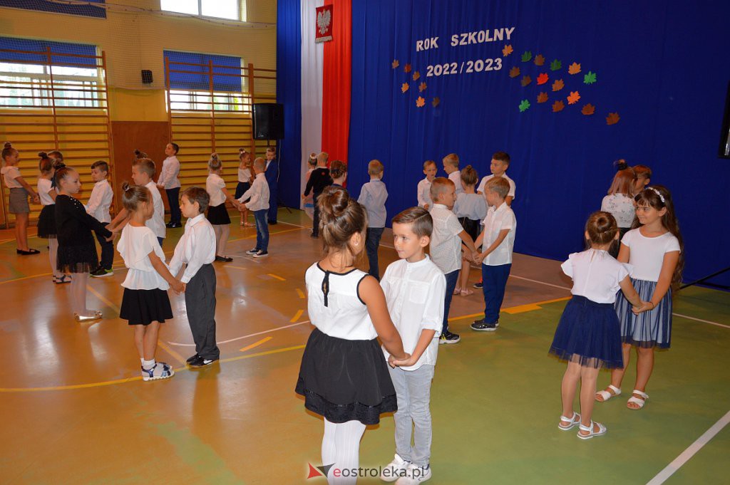Rozpoczęcia roku szkolnego w SP 3 [01.09.2022] - zdjęcie #17 - eOstroleka.pl