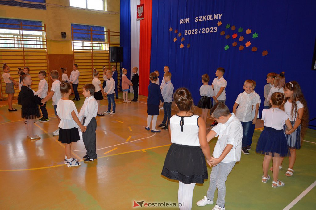 Rozpoczęcia roku szkolnego w SP 3 [01.09.2022] - zdjęcie #16 - eOstroleka.pl