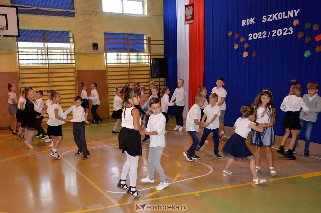 Rozpoczęcia roku szkolnego w SP 3 [01.09.2022] - zdjęcie #14 - eOstroleka.pl