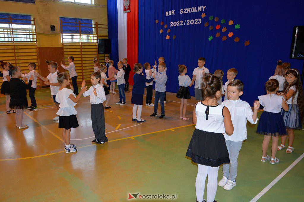 Rozpoczęcia roku szkolnego w SP 3 [01.09.2022] - zdjęcie #13 - eOstroleka.pl