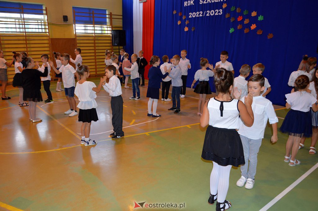 Rozpoczęcia roku szkolnego w SP 3 [01.09.2022] - zdjęcie #12 - eOstroleka.pl