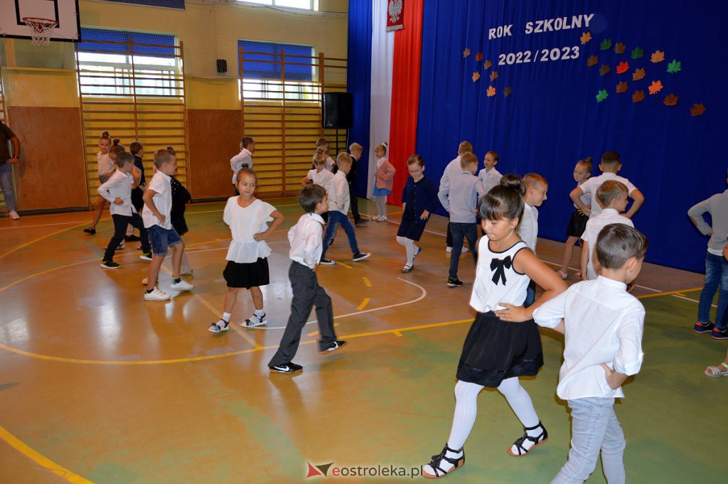 Rozpoczęcia roku szkolnego w SP 3 [01.09.2022] - zdjęcie #10 - eOstroleka.pl