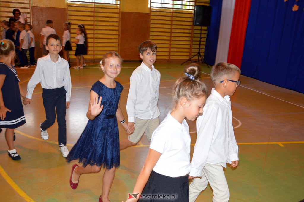 Rozpoczęcia roku szkolnego w SP 3 [01.09.2022] - zdjęcie #8 - eOstroleka.pl