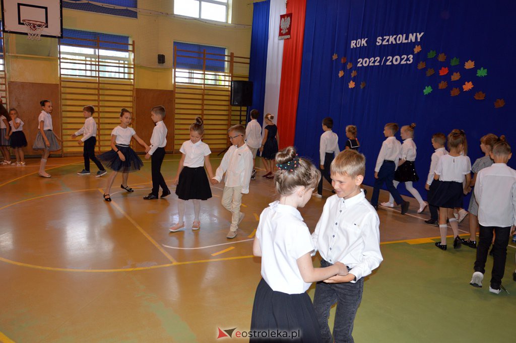 Rozpoczęcia roku szkolnego w SP 3 [01.09.2022] - zdjęcie #6 - eOstroleka.pl