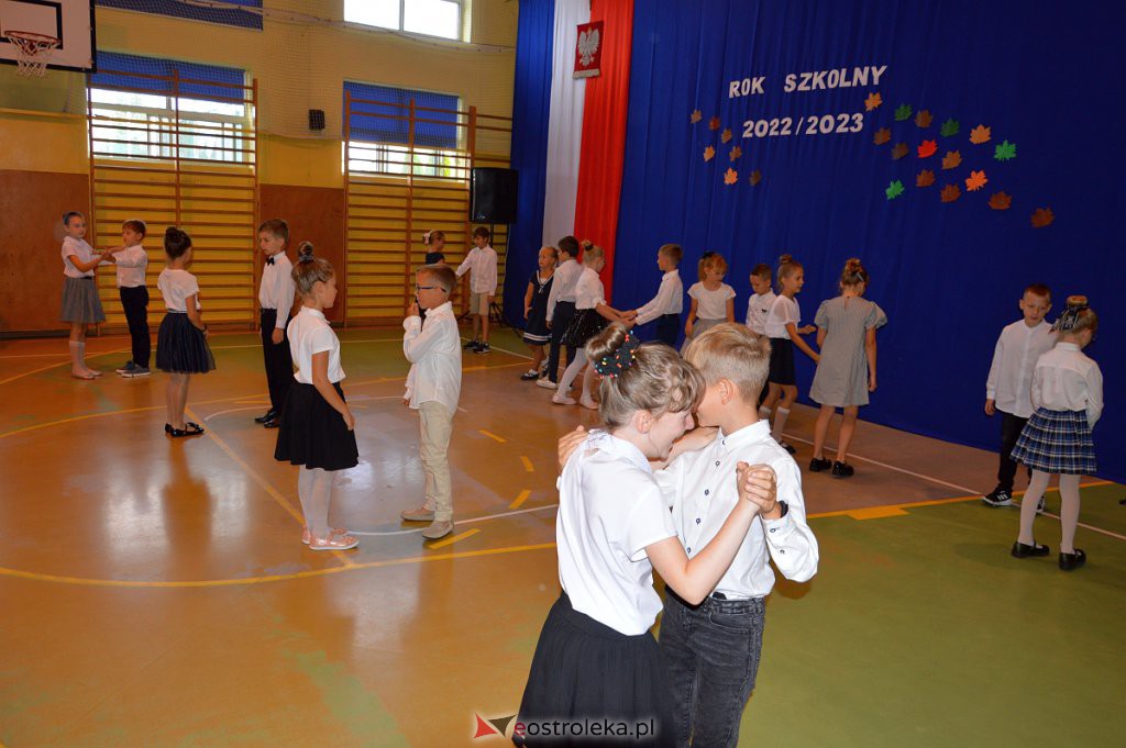Rozpoczęcia roku szkolnego w SP 3 [01.09.2022] - zdjęcie #5 - eOstroleka.pl