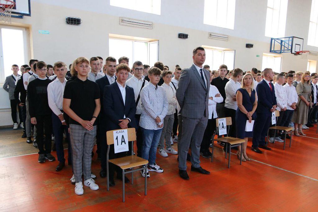 Rozpoczęcie roku szkolnego w ZSZ nr 1 [01.09.2022] - zdjęcie #84 - eOstroleka.pl