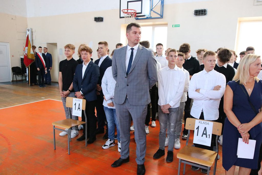 Rozpoczęcie roku szkolnego w ZSZ nr 1 [01.09.2022] - zdjęcie #81 - eOstroleka.pl