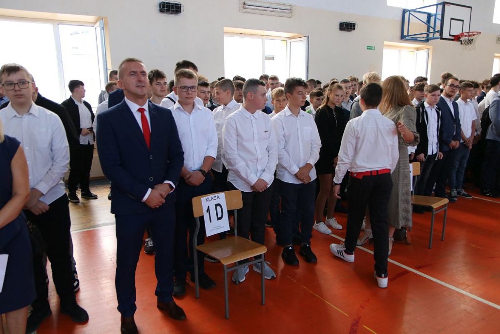 Rozpoczęcie roku szkolnego w ZSZ nr 1 [01.09.2022] - zdjęcie #80 - eOstroleka.pl