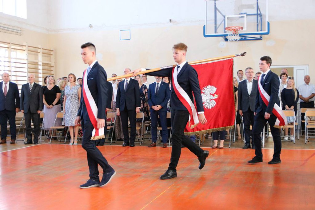 Rozpoczęcie roku szkolnego w ZSZ nr 1 [01.09.2022] - zdjęcie #77 - eOstroleka.pl