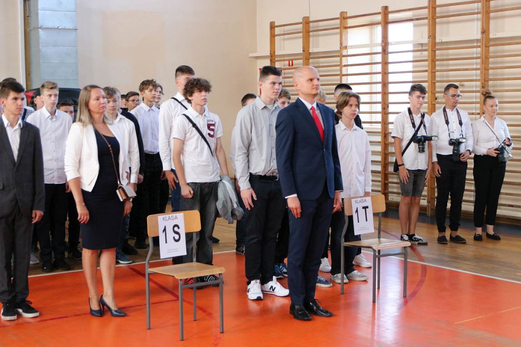 Rozpoczęcie roku szkolnego w ZSZ nr 1 [01.09.2022] - zdjęcie #76 - eOstroleka.pl