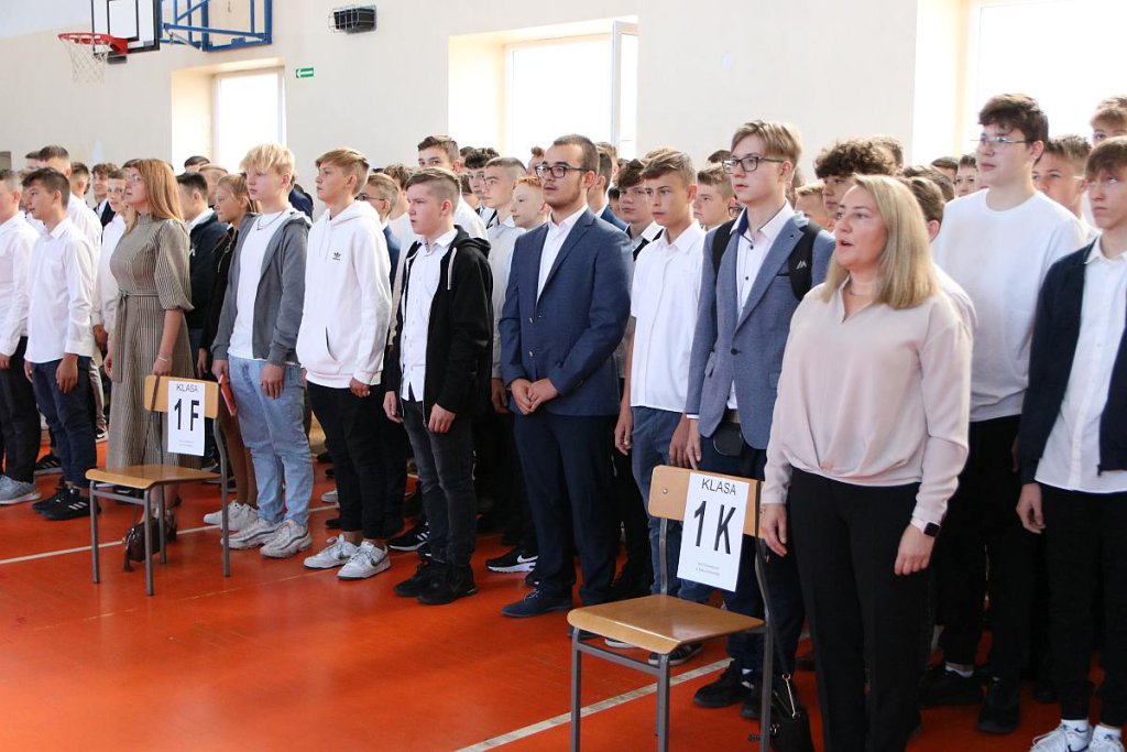 Rozpoczęcie roku szkolnego w ZSZ nr 1 [01.09.2022] - zdjęcie #70 - eOstroleka.pl