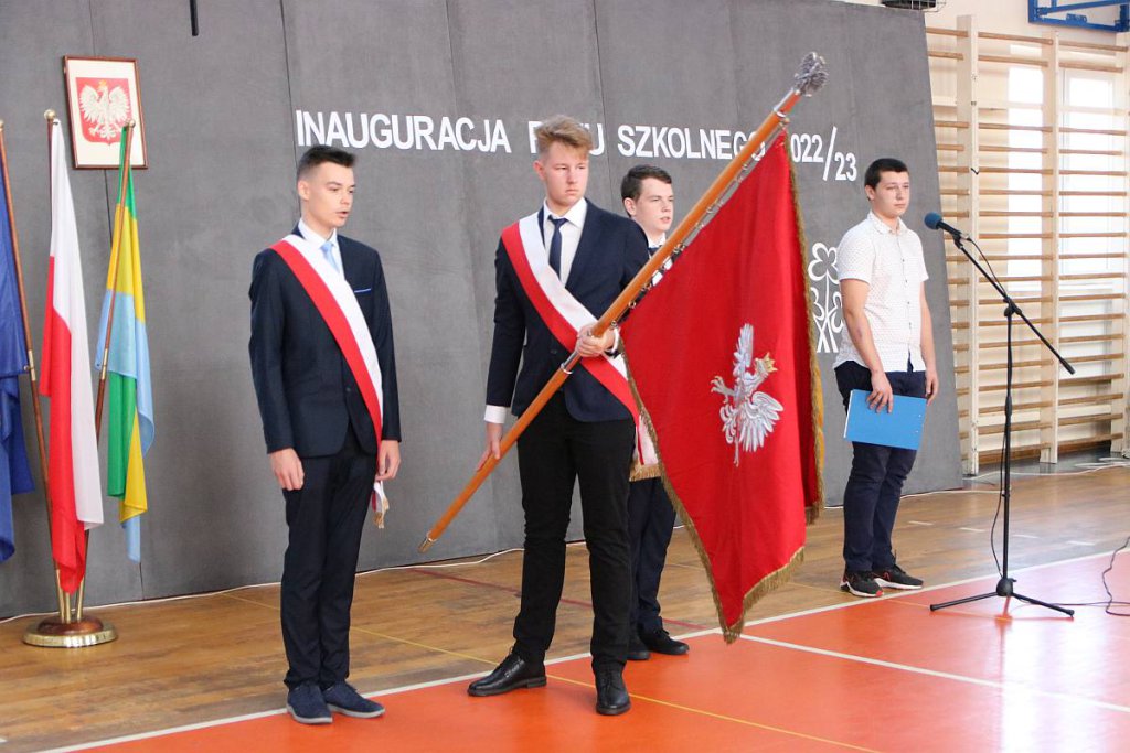 Rozpoczęcie roku szkolnego w ZSZ nr 1 [01.09.2022] - zdjęcie #61 - eOstroleka.pl