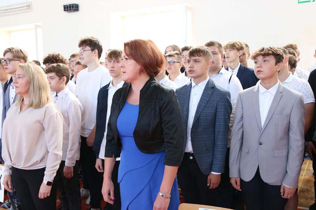 Rozpoczęcie roku szkolnego w ZSZ nr 1 [01.09.2022] - zdjęcie #60 - eOstroleka.pl
