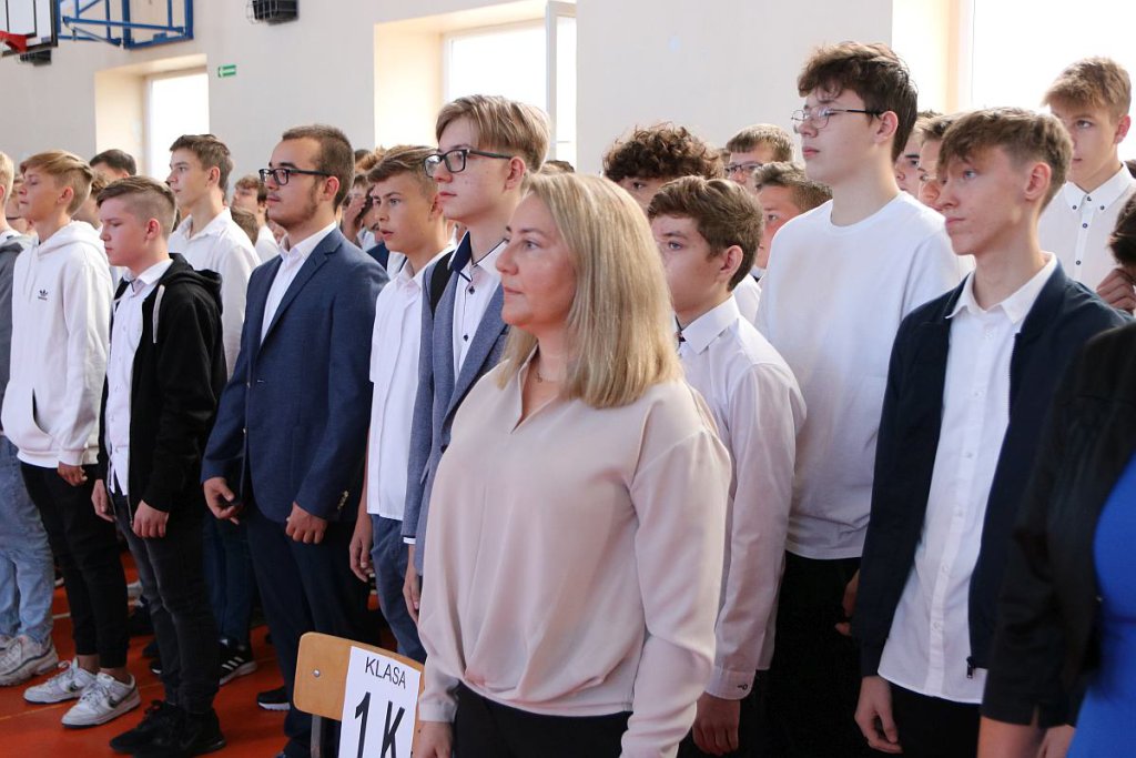 Rozpoczęcie roku szkolnego w ZSZ nr 1 [01.09.2022] - zdjęcie #58 - eOstroleka.pl