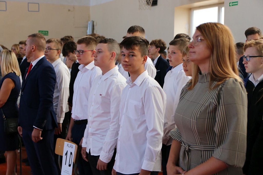 Rozpoczęcie roku szkolnego w ZSZ nr 1 [01.09.2022] - zdjęcie #55 - eOstroleka.pl