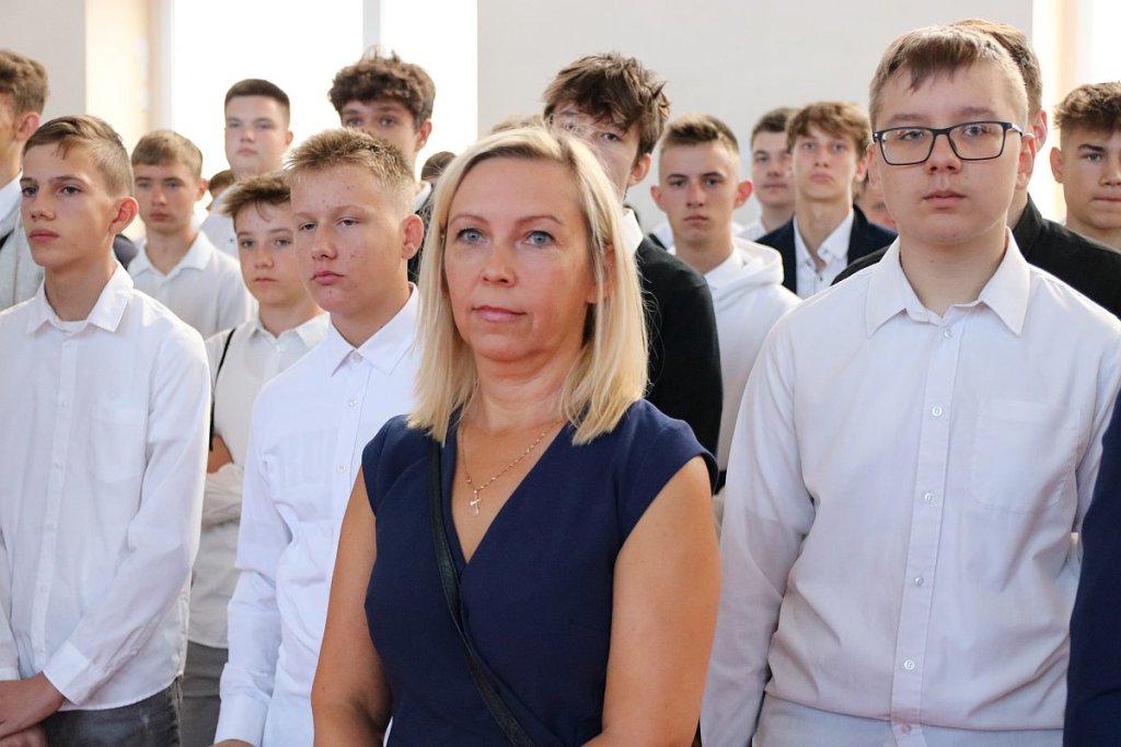 Rozpoczęcie roku szkolnego w ZSZ nr 1 [01.09.2022] - zdjęcie #52 - eOstroleka.pl