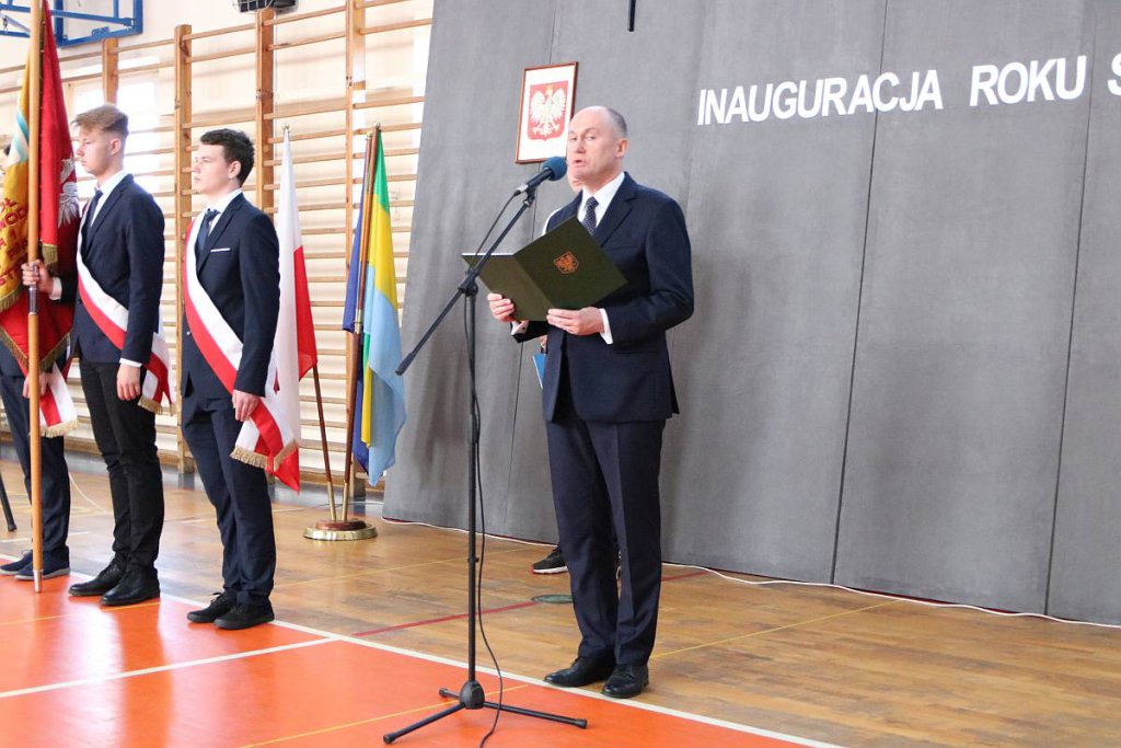 Rozpoczęcie roku szkolnego w ZSZ nr 1 [01.09.2022] - zdjęcie #48 - eOstroleka.pl
