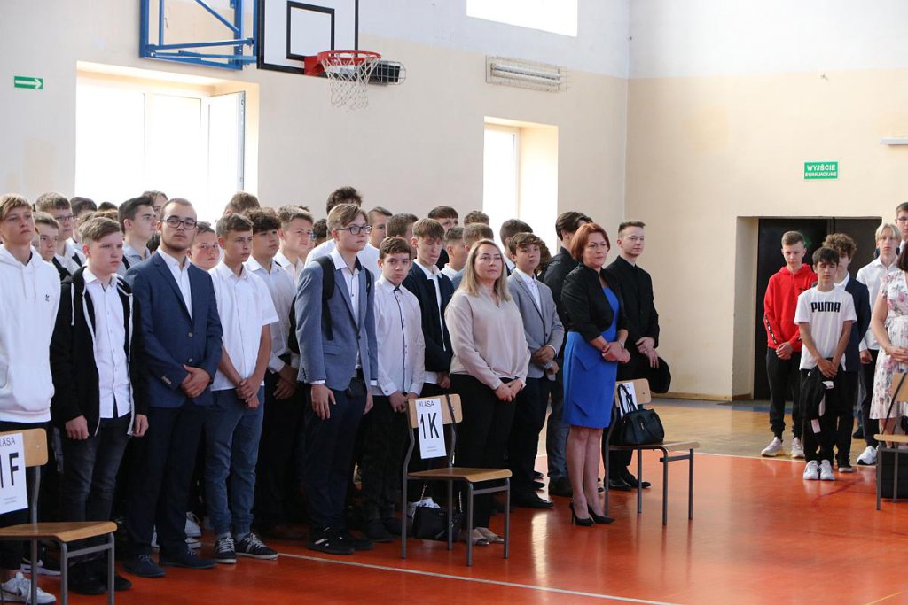 Rozpoczęcie roku szkolnego w ZSZ nr 1 [01.09.2022] - zdjęcie #46 - eOstroleka.pl