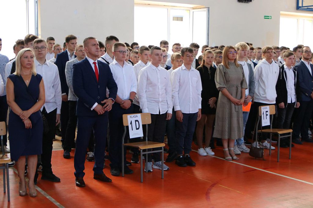 Rozpoczęcie roku szkolnego w ZSZ nr 1 [01.09.2022] - zdjęcie #45 - eOstroleka.pl