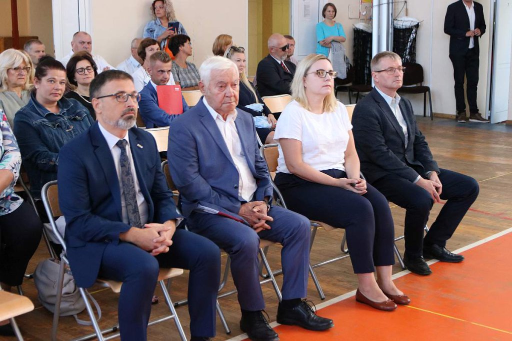 Rozpoczęcie roku szkolnego w ZSZ nr 1 [01.09.2022] - zdjęcie #44 - eOstroleka.pl