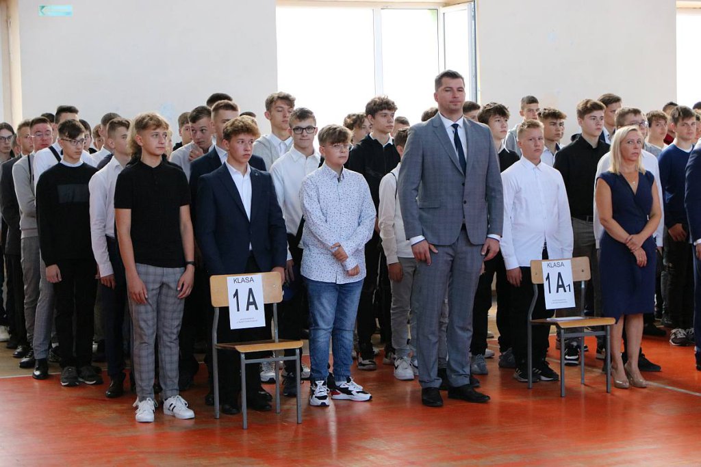 Rozpoczęcie roku szkolnego w ZSZ nr 1 [01.09.2022] - zdjęcie #34 - eOstroleka.pl