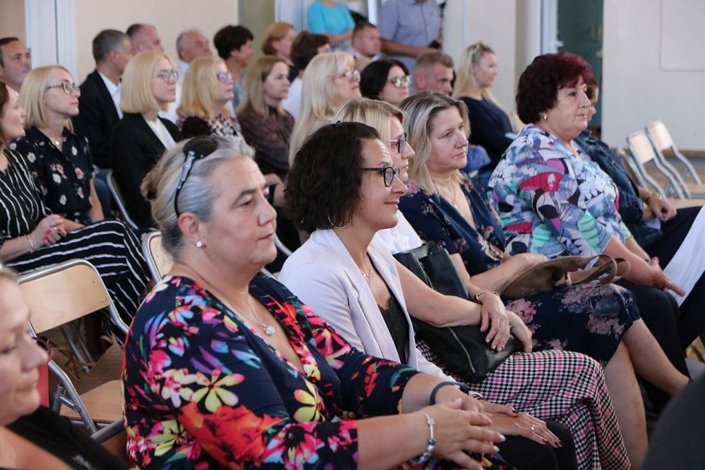 Rozpoczęcie roku szkolnego w ZSZ nr 1 [01.09.2022] - zdjęcie #33 - eOstroleka.pl