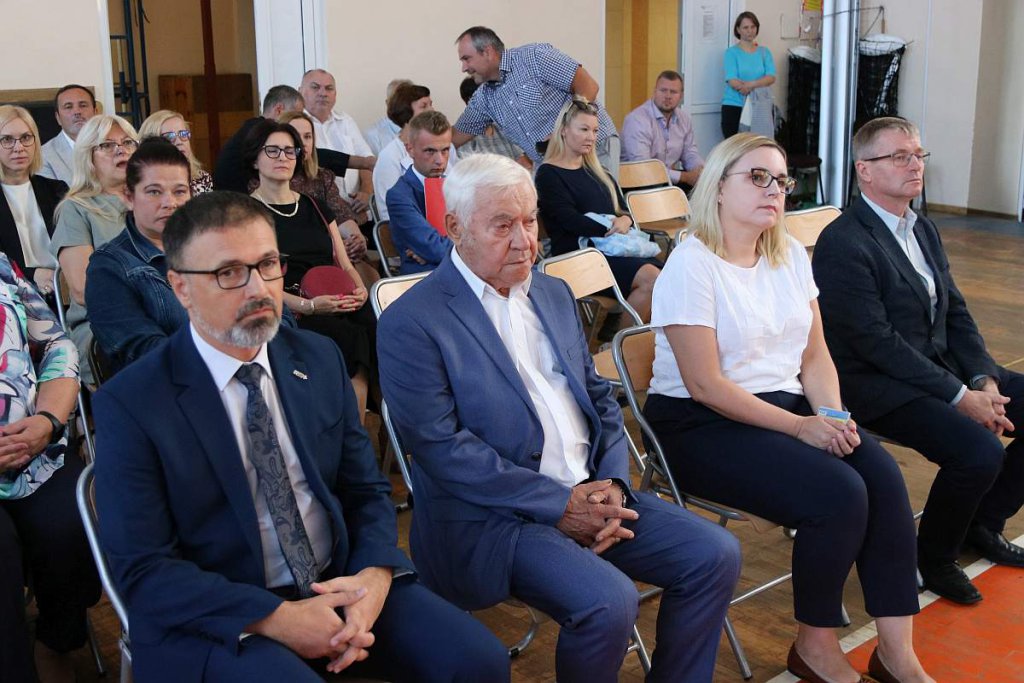 Rozpoczęcie roku szkolnego w ZSZ nr 1 [01.09.2022] - zdjęcie #32 - eOstroleka.pl