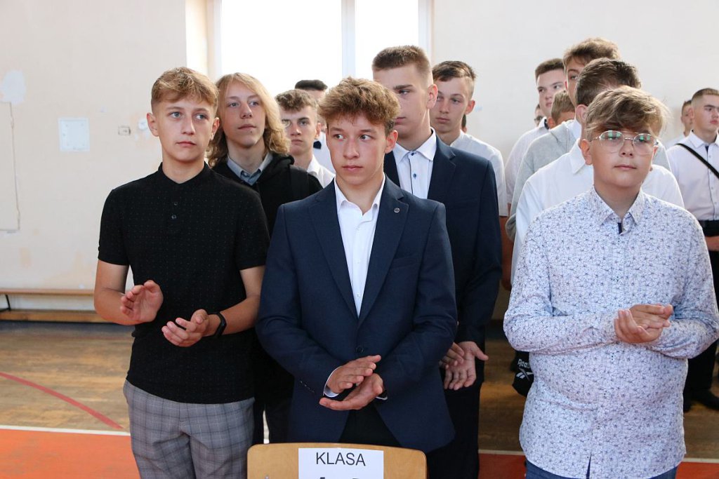 Rozpoczęcie roku szkolnego w ZSZ nr 1 [01.09.2022] - zdjęcie #27 - eOstroleka.pl