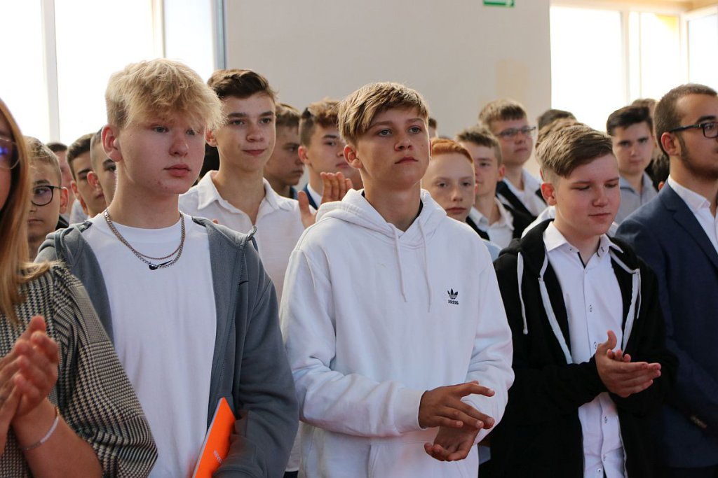 Rozpoczęcie roku szkolnego w ZSZ nr 1 [01.09.2022] - zdjęcie #18 - eOstroleka.pl