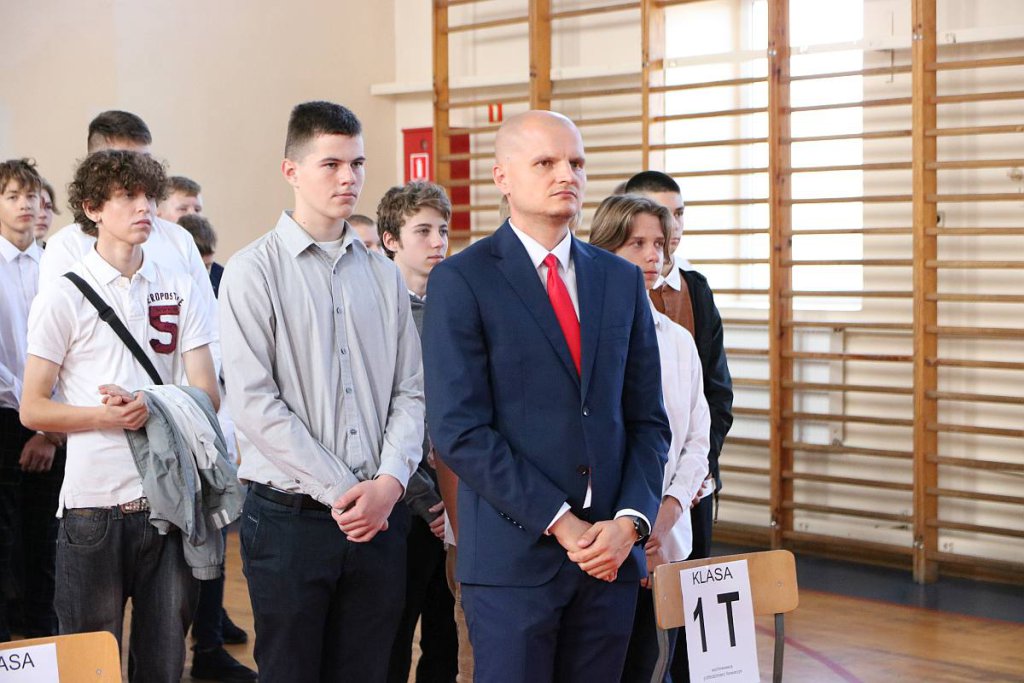 Rozpoczęcie roku szkolnego w ZSZ nr 1 [01.09.2022] - zdjęcie #12 - eOstroleka.pl