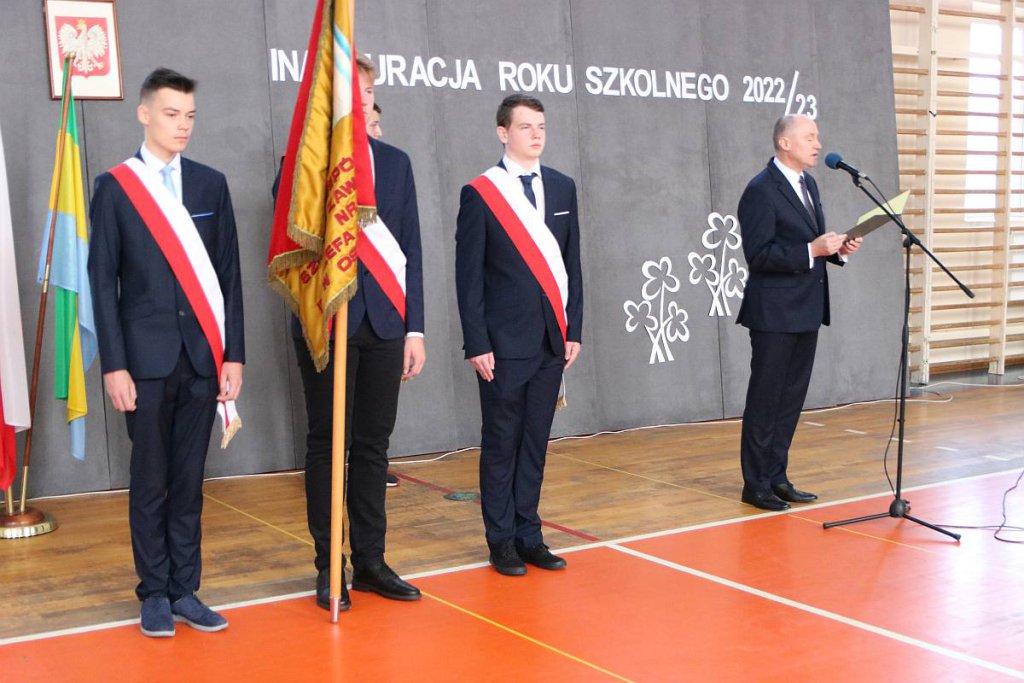 Rozpoczęcie roku szkolnego w ZSZ nr 1 [01.09.2022] - zdjęcie #8 - eOstroleka.pl
