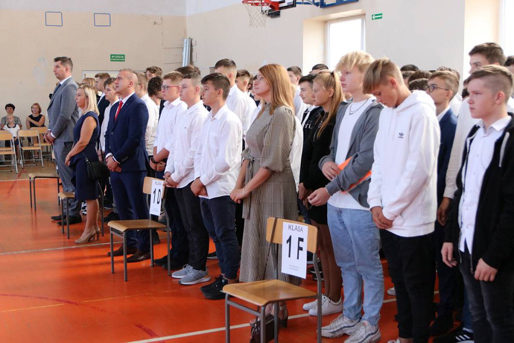 Rozpoczęcie roku szkolnego w ZSZ nr 1 [01.09.2022] - zdjęcie #7 - eOstroleka.pl