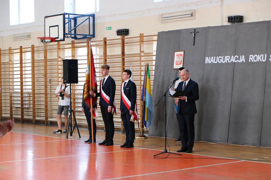 Rozpoczęcie roku szkolnego w ZSZ nr 1 [01.09.2022] - zdjęcie #1 - eOstroleka.pl