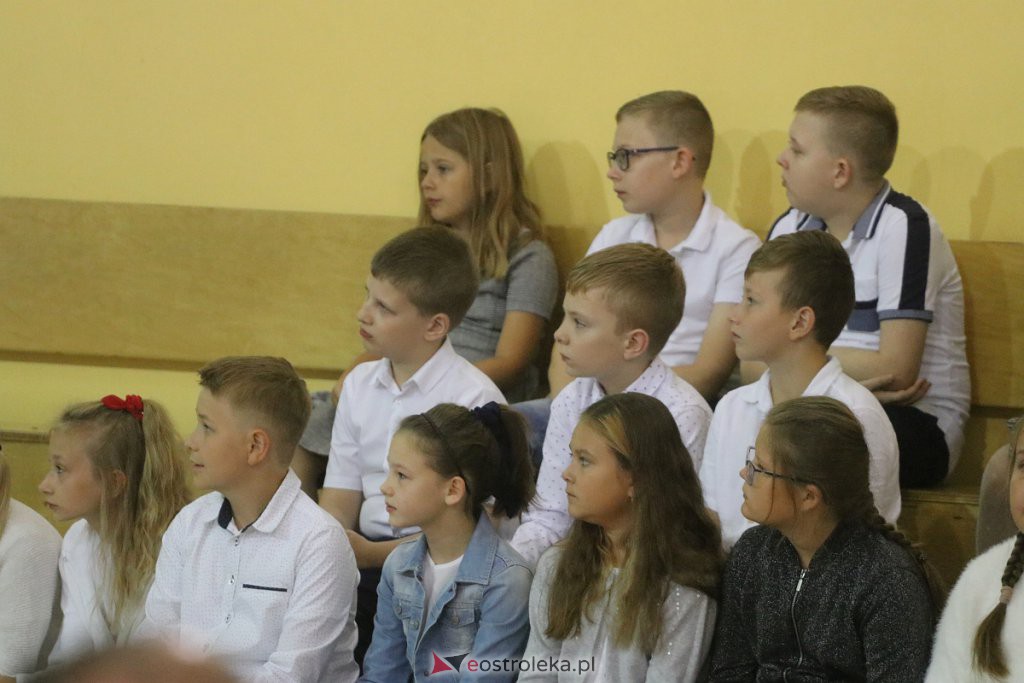 Rozpoczęcie roku szkolnego w SP nr 6 [01.09.2022] - zdjęcie #29 - eOstroleka.pl