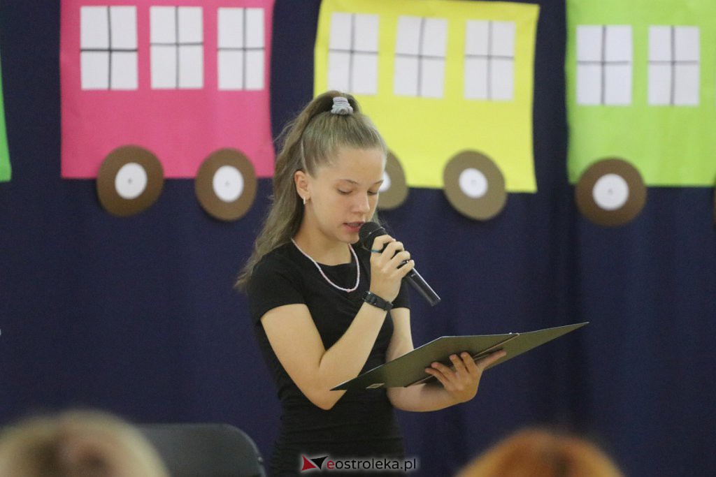 Rozpoczęcie roku szkolnego w SP nr 6 [01.09.2022] - zdjęcie #20 - eOstroleka.pl