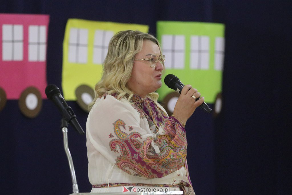 Rozpoczęcie roku szkolnego w SP nr 6 [01.09.2022] - zdjęcie #18 - eOstroleka.pl