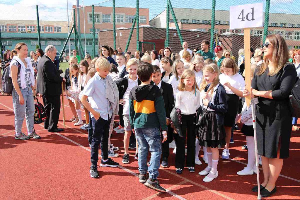 Rozpoczęcie roku szkolnego w SP 5 [01.09.2022] - zdjęcie #124 - eOstroleka.pl