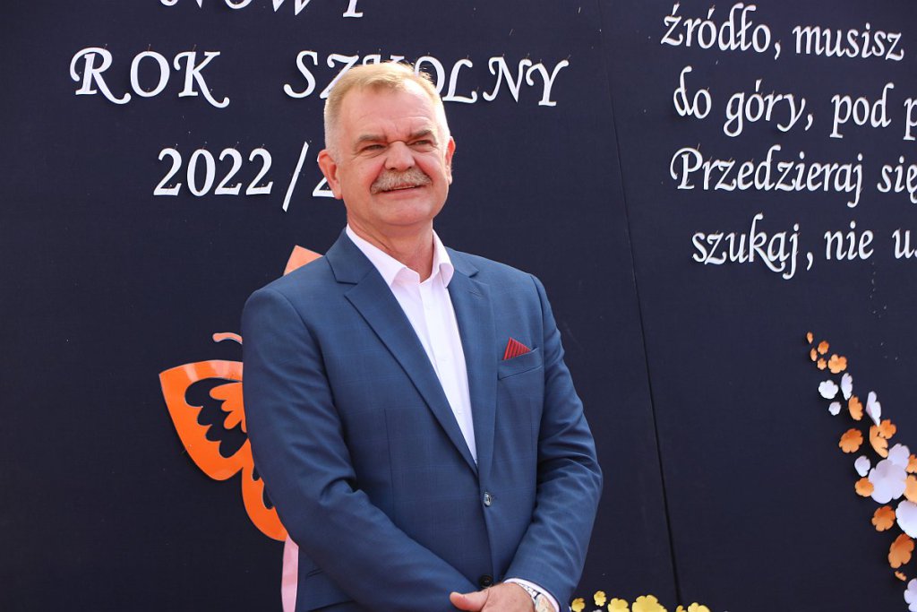 Rozpoczęcie roku szkolnego w SP 5 [01.09.2022] - zdjęcie #71 - eOstroleka.pl