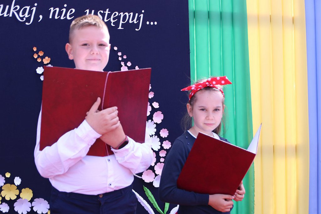 Rozpoczęcie roku szkolnego w SP 5 [01.09.2022] - zdjęcie #69 - eOstroleka.pl