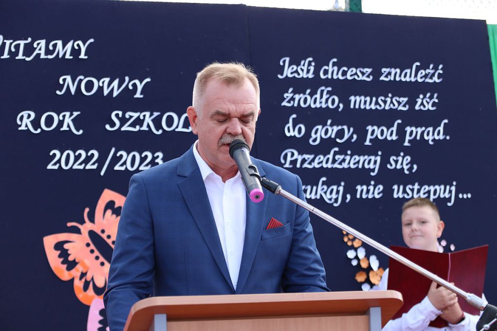 Rozpoczęcie roku szkolnego w SP 5 [01.09.2022] - zdjęcie #38 - eOstroleka.pl